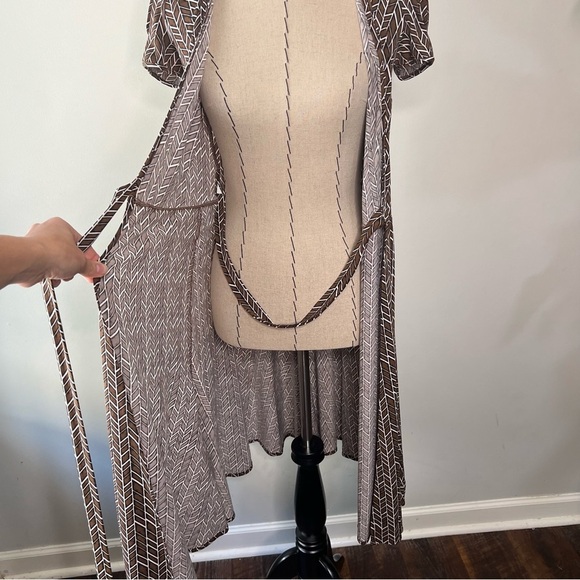 BCBGMaxAzria Wrap Midi Dress size XS cap pleated sleeves chevron modern print - Picture 6 of 10